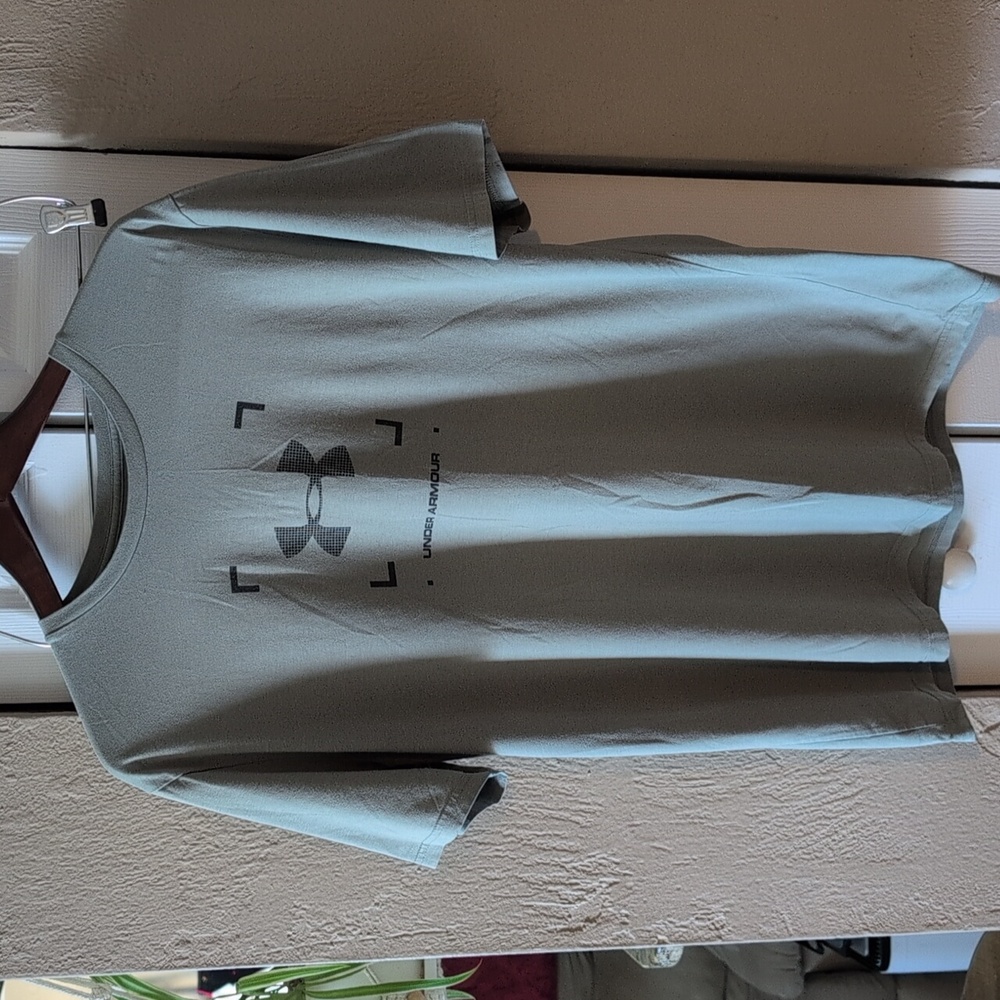 Green Large men's under armour shirt